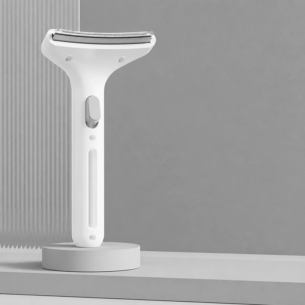 Curved-Tooth Thinning Comb for Cats and Dogs