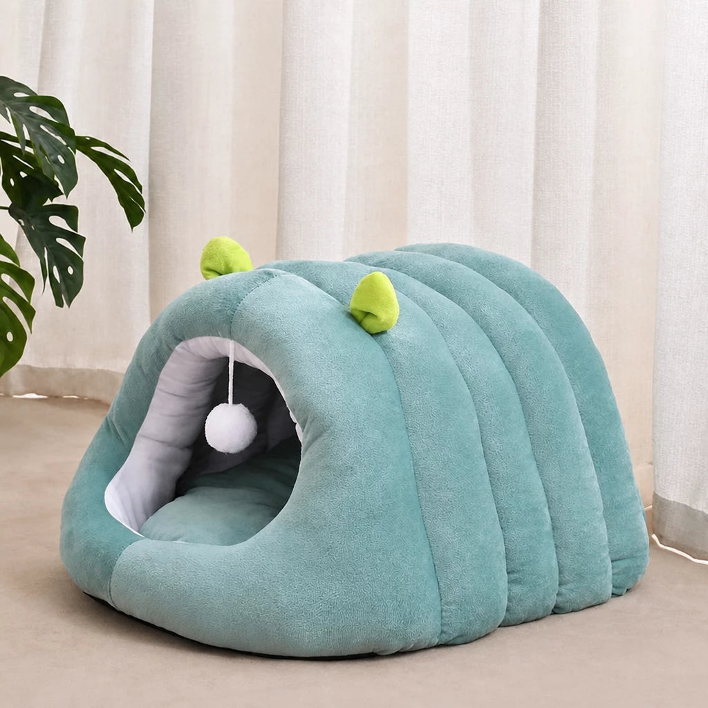 Semi-Enclosed Winter Cat Bed with Slipper-Style Tunnel