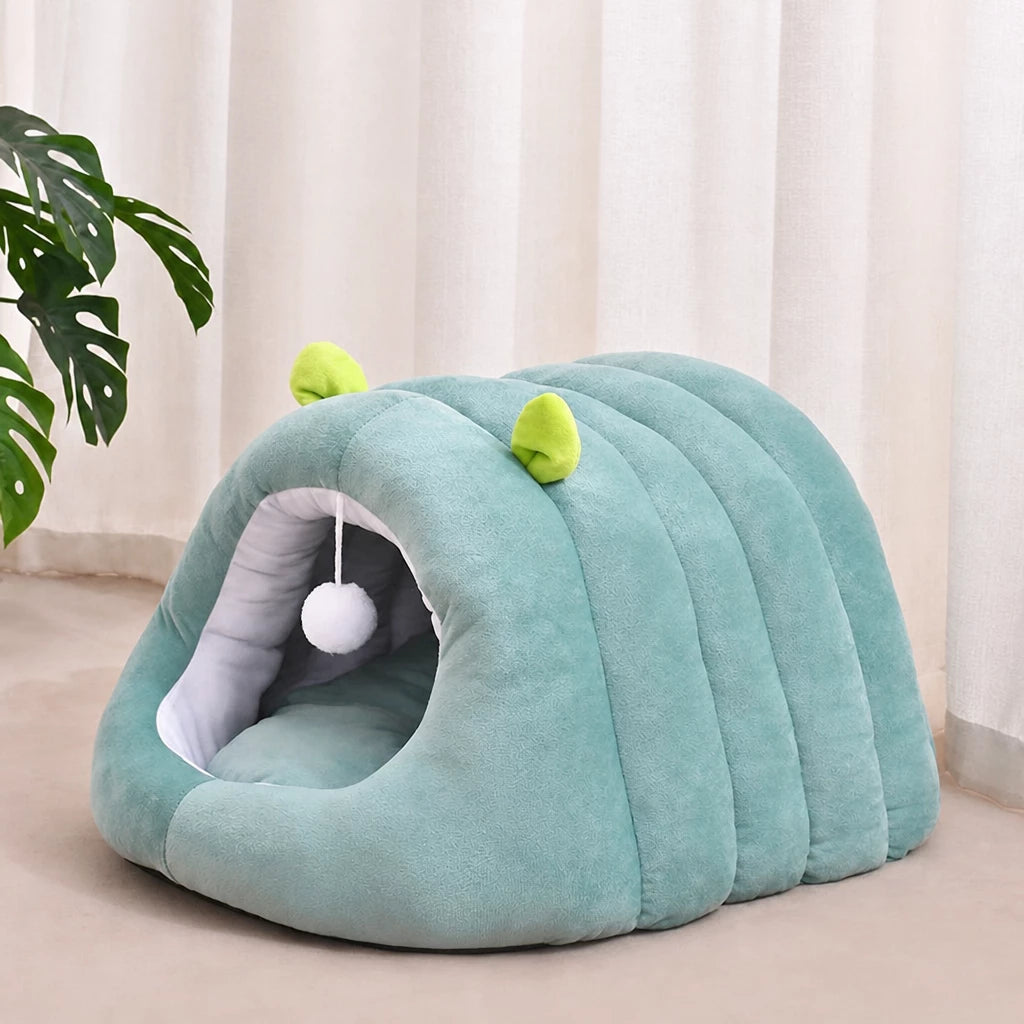 Semi-Enclosed Winter Cat Bed with Slipper-Style Tunnel