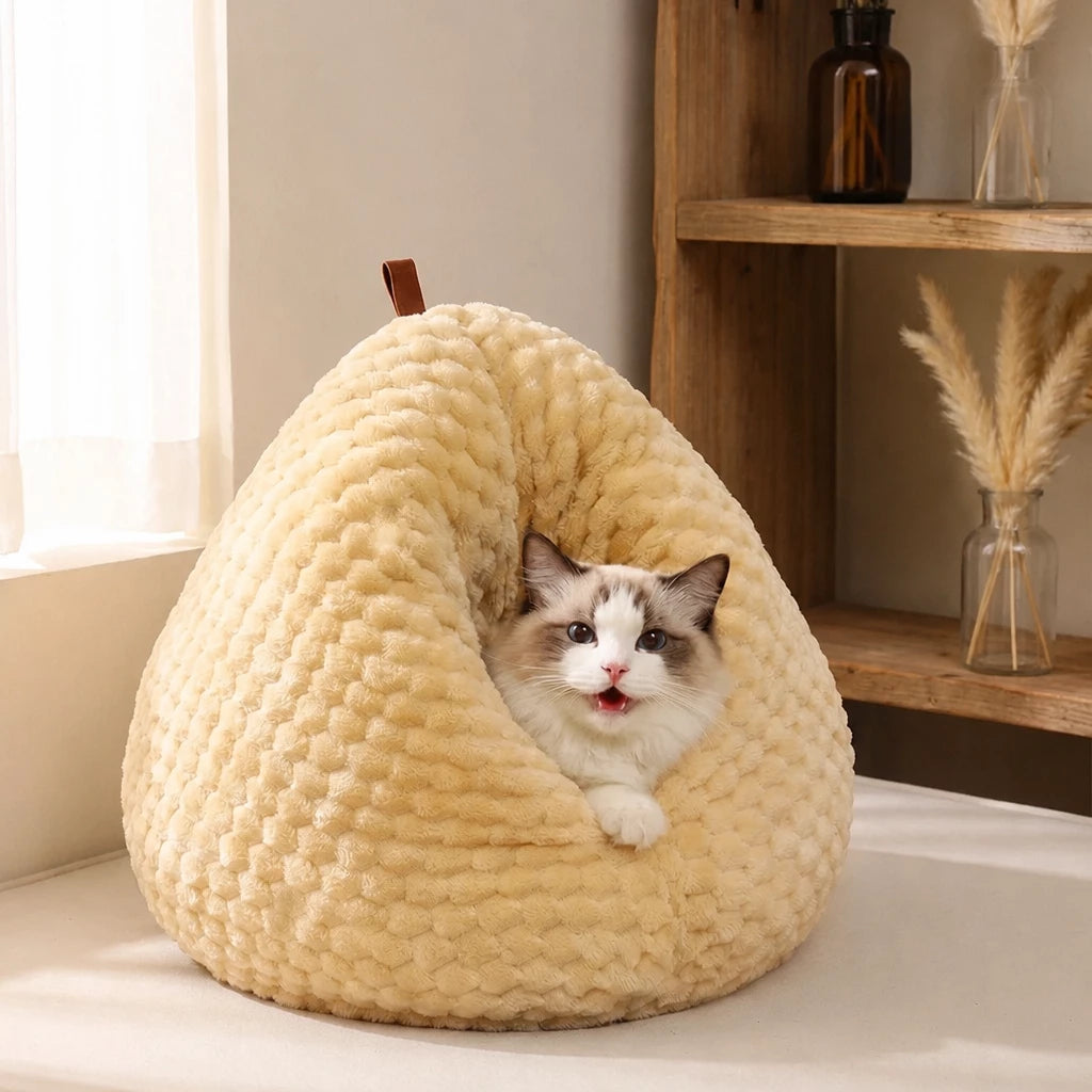 Enclosed Chicken-Shaped Cat Bed with Plush Interior