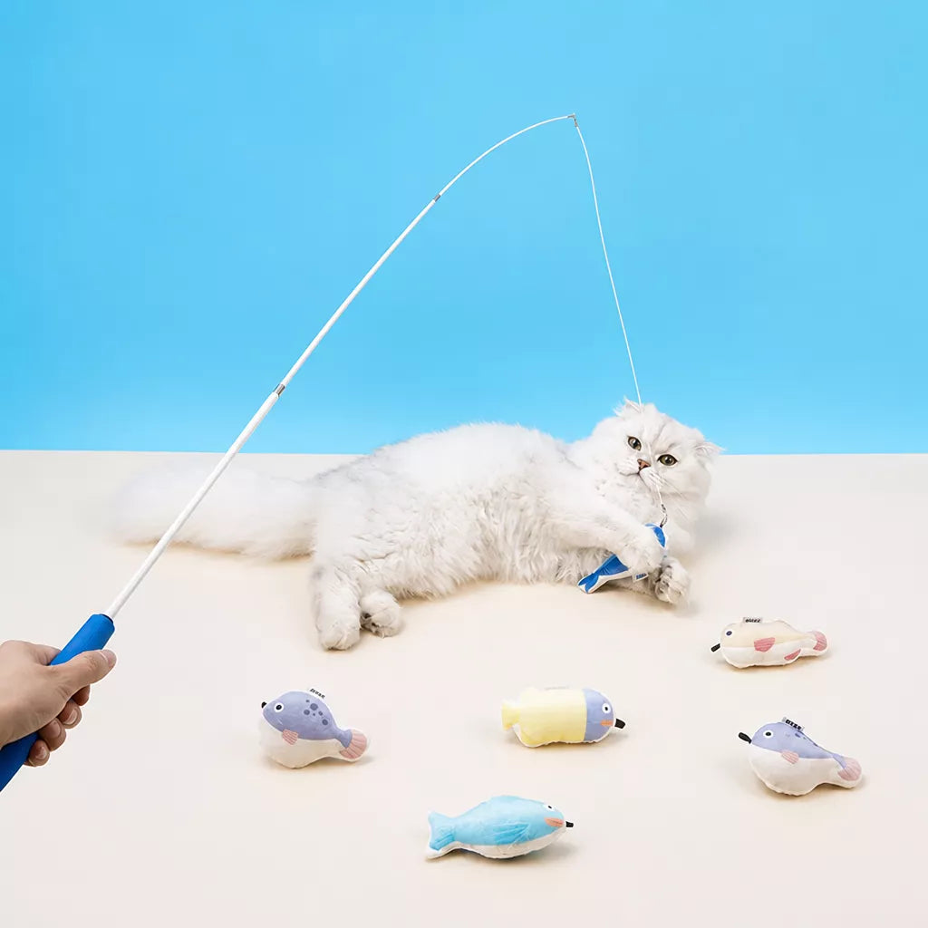 Retractable Cat Wand Toy with Fish-Shaped Teaser